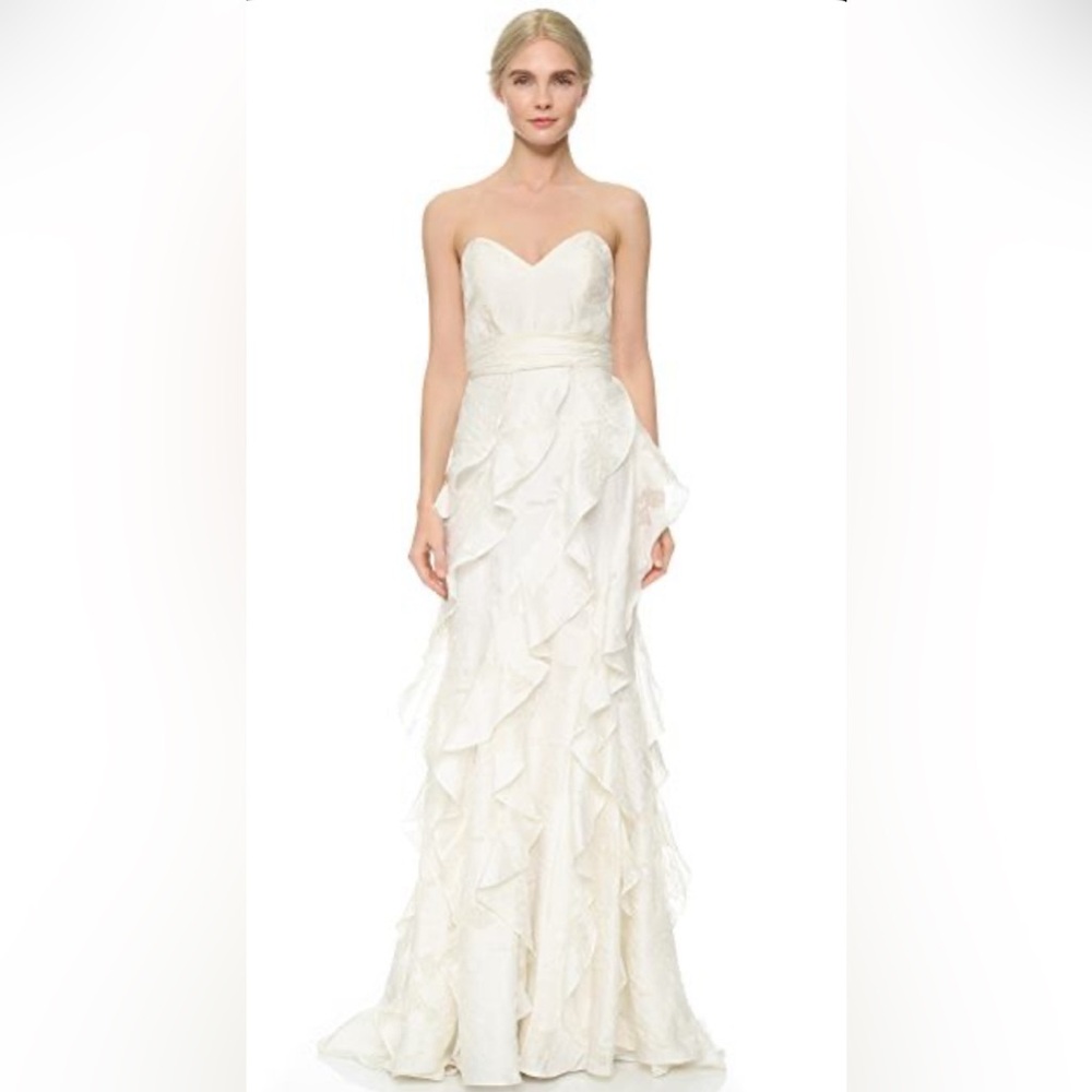 Elegant Strapless Wedding Gown